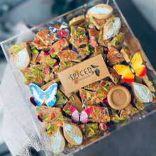 Load image into Gallery viewer, Flora فلورا
