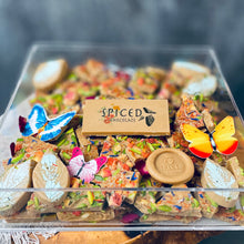 Load image into Gallery viewer, Flora فلورا
